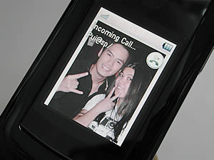 Motorola RAZR2 V8 - โมโตโรล่า